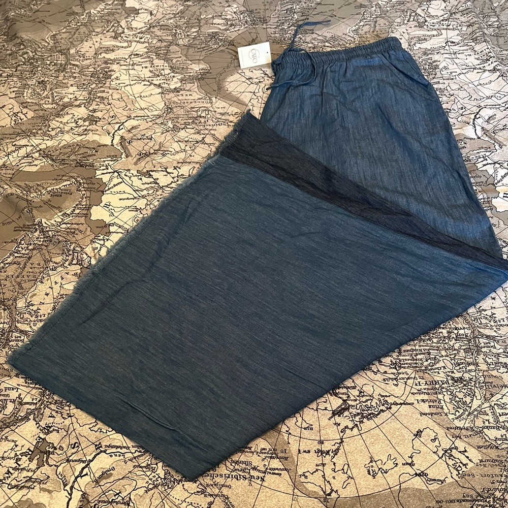 Cato extra wide legs pants with drawstring elastic waist and pockets.Size 18/20W